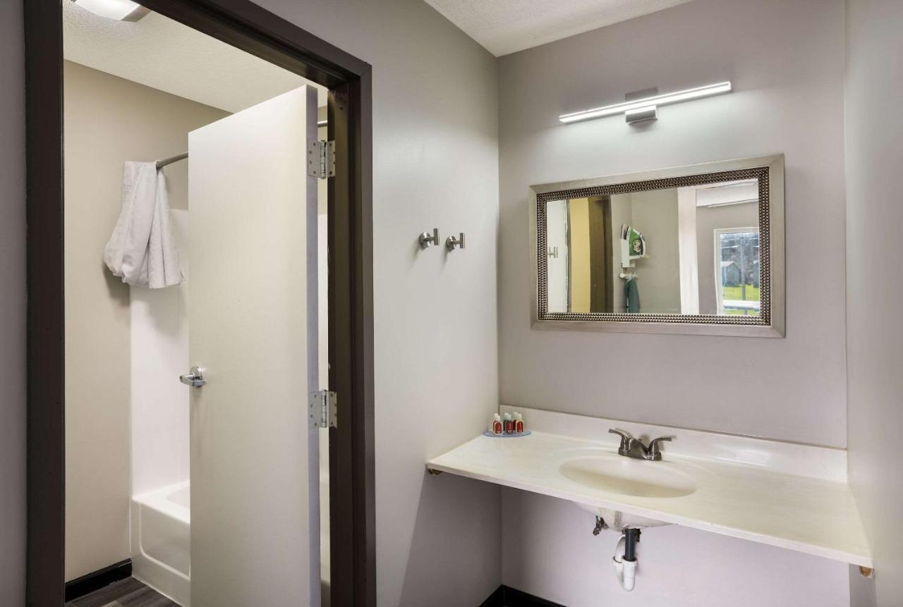 Econo Lodge Inn & Suites Canandaigua Dış mekan fotoğraf