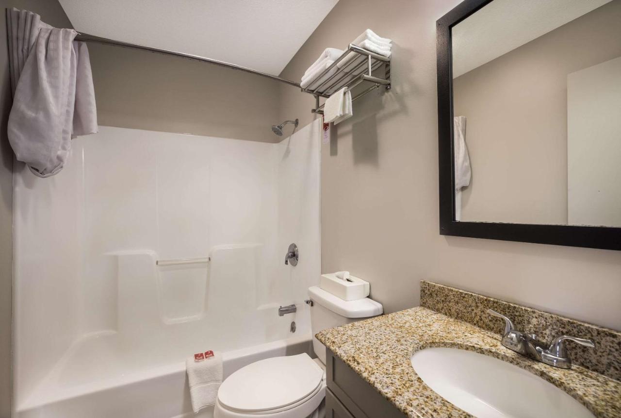 Econo Lodge Inn & Suites Canandaigua Dış mekan fotoğraf