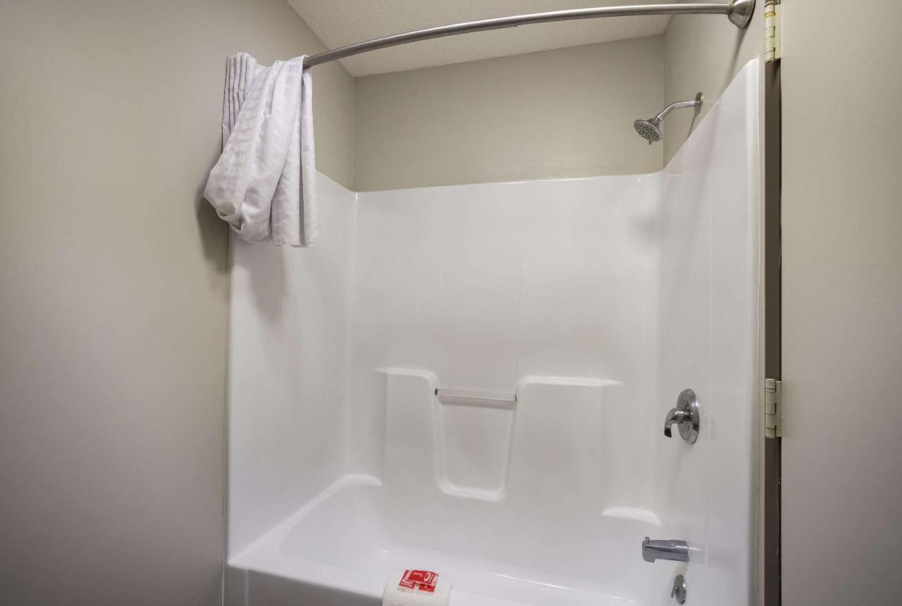Econo Lodge Inn & Suites Canandaigua Dış mekan fotoğraf