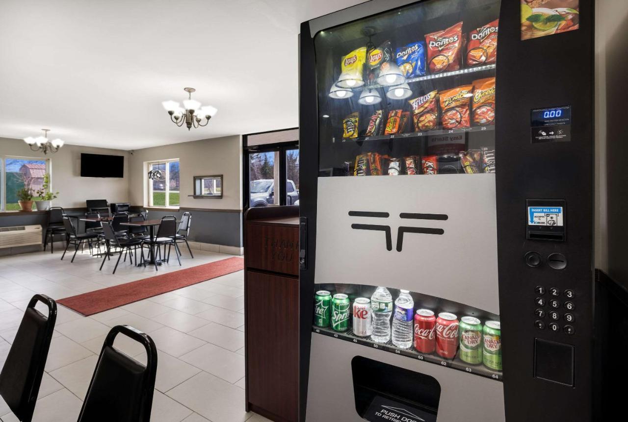 Econo Lodge Inn & Suites Canandaigua Dış mekan fotoğraf