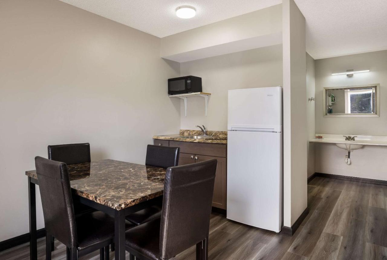 Econo Lodge Inn & Suites Canandaigua Dış mekan fotoğraf