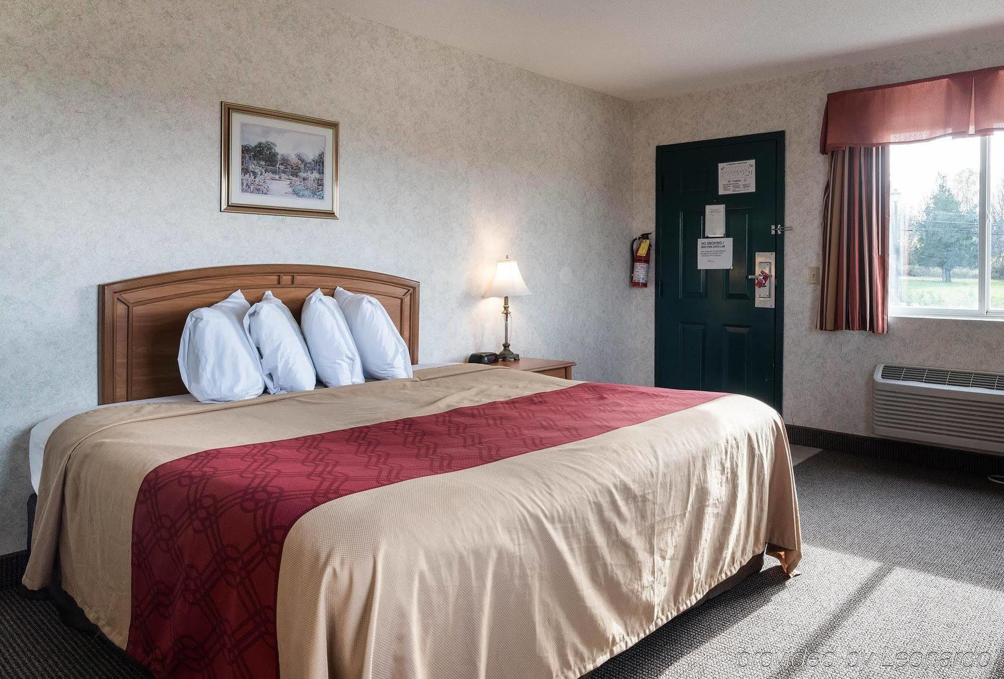 Econo Lodge Inn & Suites Canandaigua Dış mekan fotoğraf