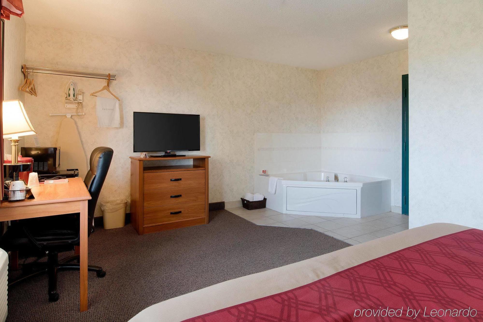 Econo Lodge Inn & Suites Canandaigua Dış mekan fotoğraf